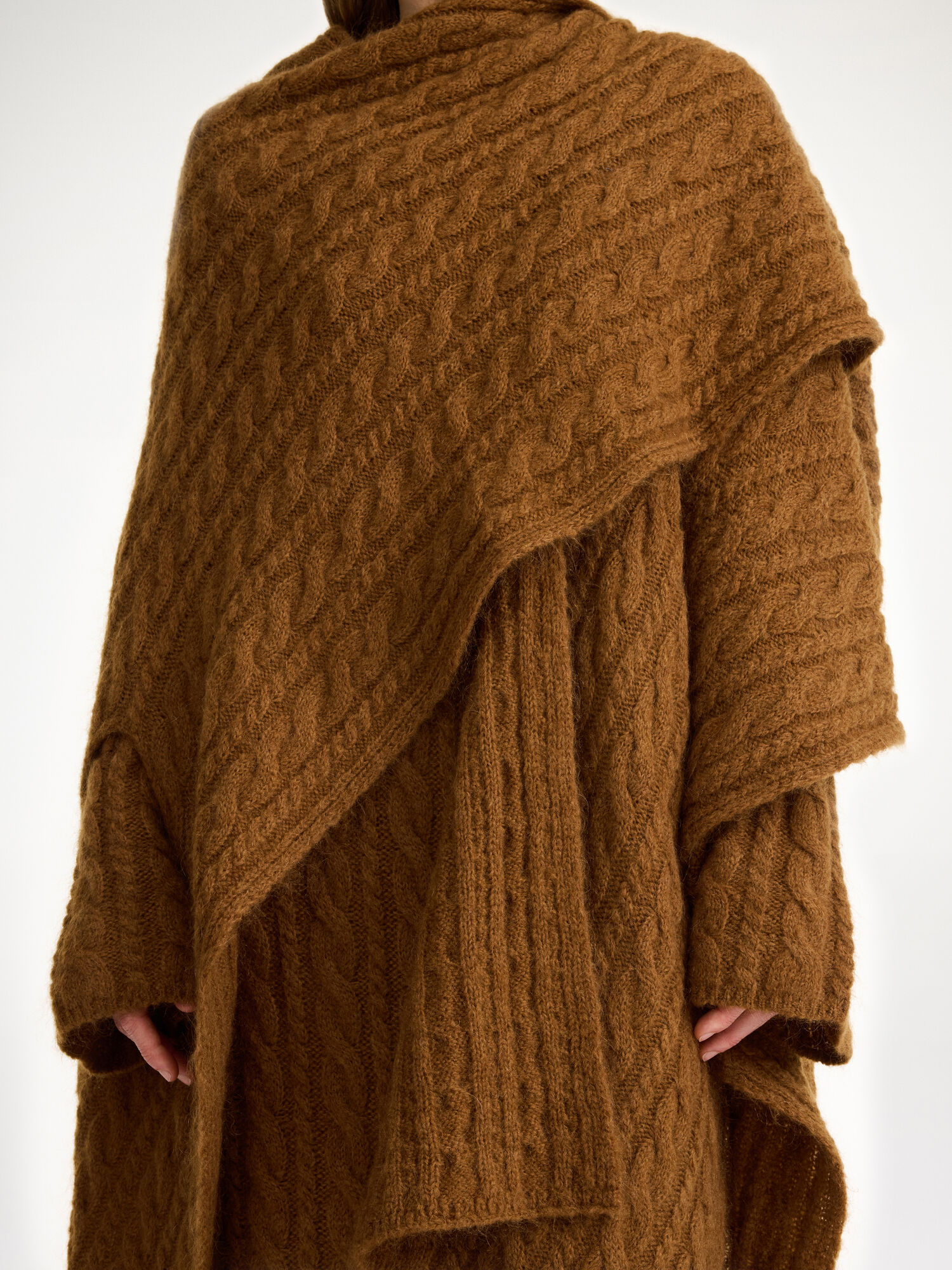 By Malene Birger Kassillas Wool-blend Poncho Pletenina Bison | HR_BB59264