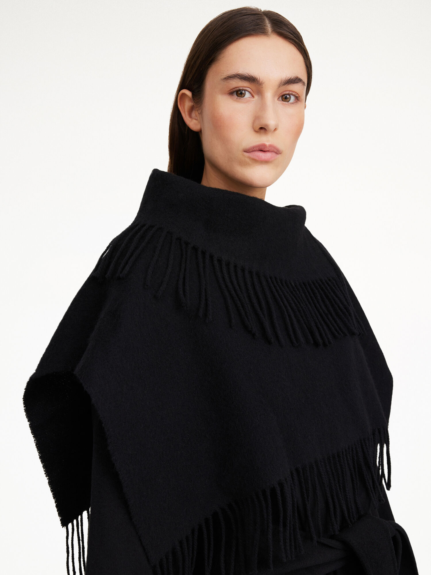 By Malene Birger Turtla Wool Fringe Bib Šalovi Crne | HR_BB28105